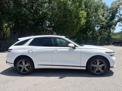 Used 2023 Genesis GV70 3.5T Sport w/ Sport Prestige Package AWD/4WD image 11