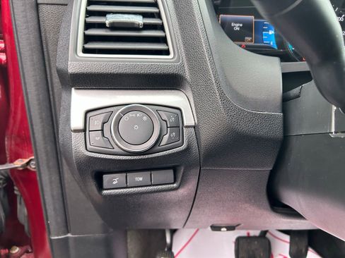 Used 2017 Ford Explorer XLT w/ Equipment Group 202A AWD/4WD image 14
