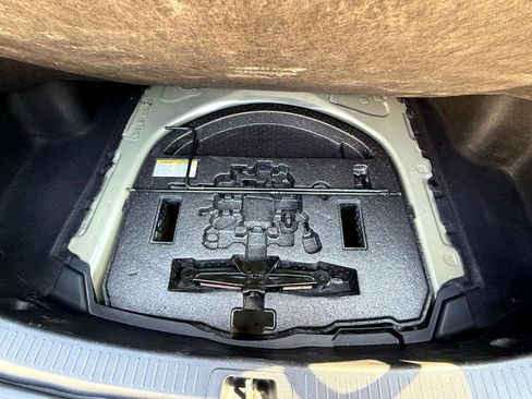 Used 2021 Toyota Corolla L image 29