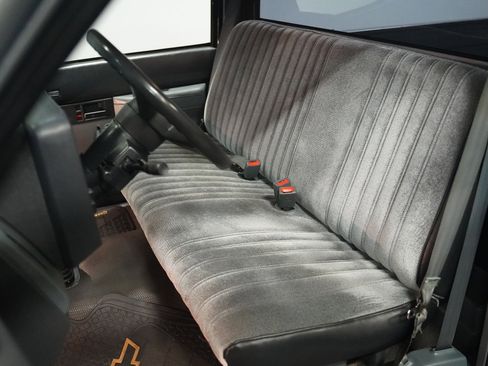 Used 1988 Chevrolet Silverado 1500 2WD Regular Cab image 40