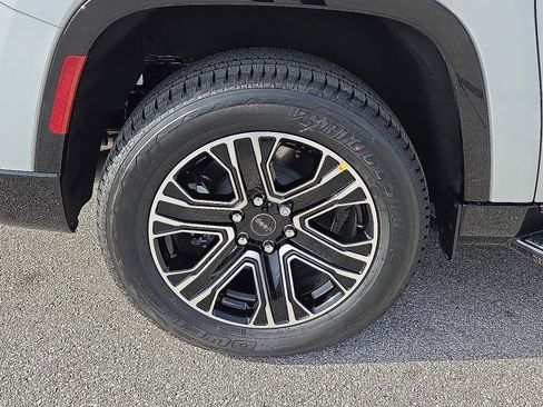 New 2026 Jeep Grand Wagoneer L w/ HD Trailer Tow Package image 7