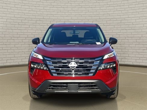 Used 2025 Nissan Rogue S image 2