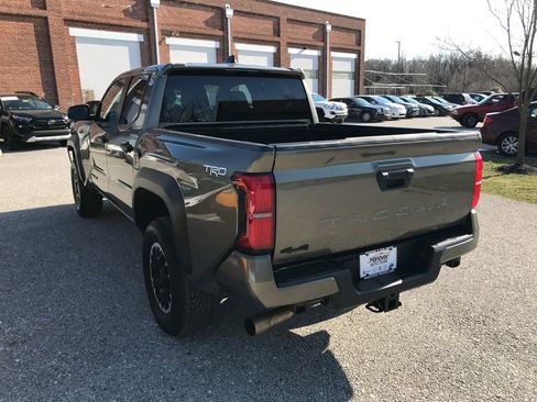 Certified 2024 Toyota Tacoma TRD Off-Road image 5