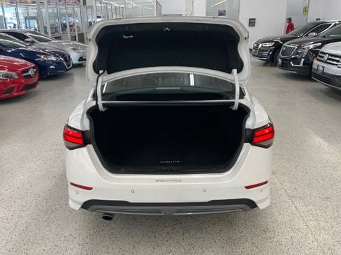 Used 2022 Nissan Sentra SR w/ SR Premium Package image 34