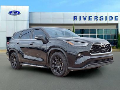 Used 2022 Toyota Highlander LE