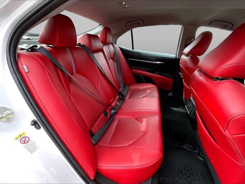 Used 2018 Toyota Camry XSE FWD image 18
