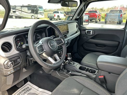 Used 2025 Jeep Wrangler Sahara w/ Safety Group image 24
