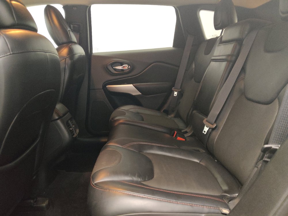 Used 2017 Jeep Cherokee Trailhawk w/ Comfort/Convenience Group AWD/4WD image 18