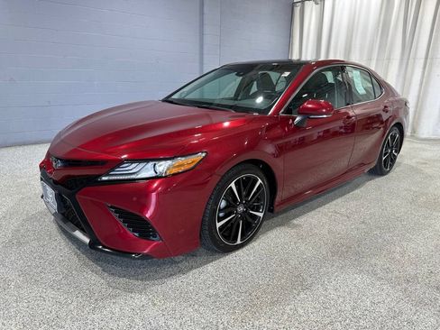 Used 2018 Toyota Camry XSE FWD image 4