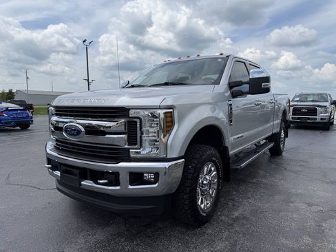 Used 2019 Ford F350 XLT w/ XLT Premium Package AWD/4WD image 4