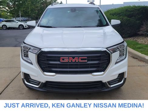 Used 2024 GMC Terrain SLE w/ Driver Convenience Package AWD/4WD image 8