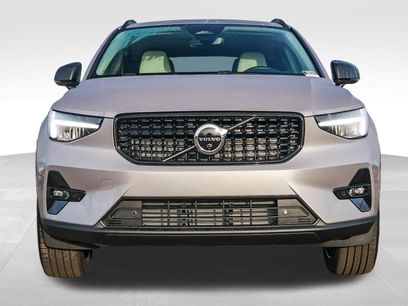 New 2026 Volvo XC40 B4 Plus w/ Climate Package