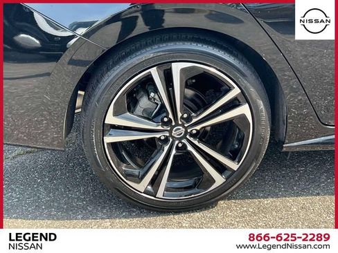 Used 2023 Nissan Sentra SR w/ SR Premium Package FWD image 9