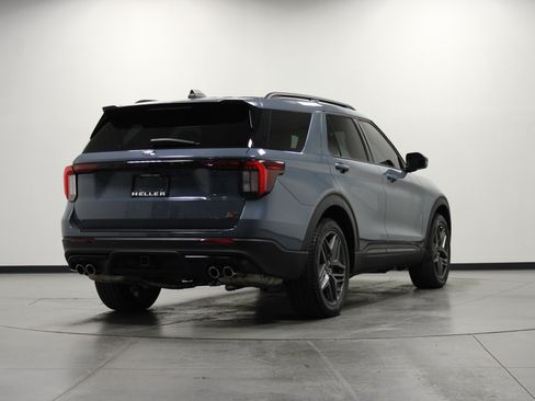 Used 2025 Ford Explorer ST RWD image 4