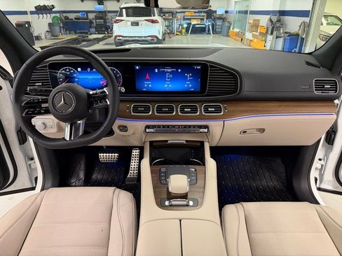 New 2026 Mercedes-Benz GLS 580 4MATIC image 17