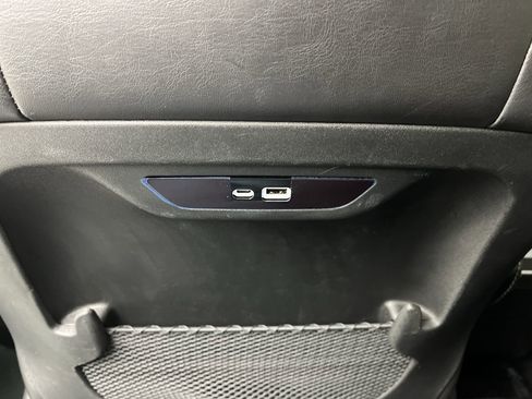 Used 2025 Chrysler Pacifica Select image 11