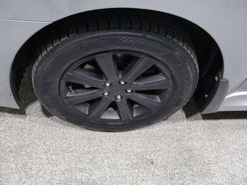 Used 2011 Subaru Legacy 2.5i Premium AWD/4WD image 9