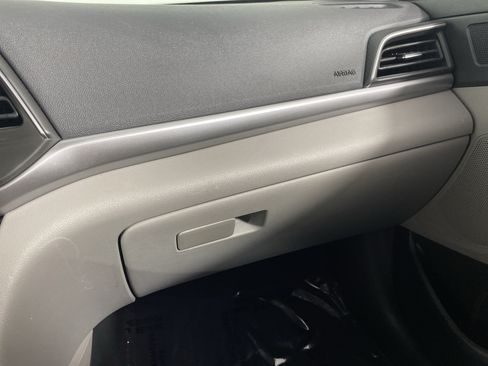 Used 2020 Hyundai Elantra SE FWD image 27