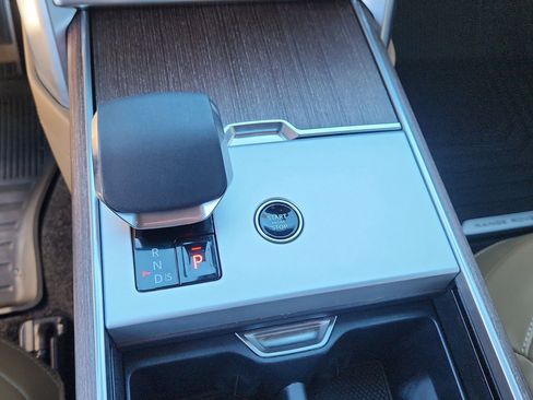 Certified 2025 Land Rover Range Rover Long Wheelbase SE image 18