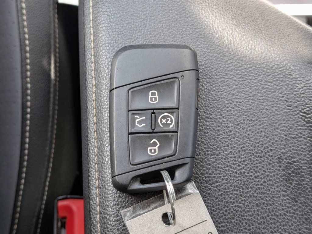Used 2025 Volkswagen Jetta SE FWD image 30