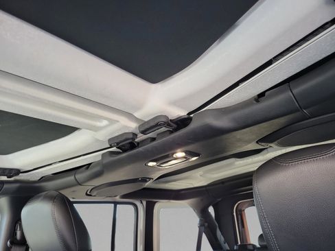 Used 2023 Jeep Wrangler Unlimited Sahara w/ Cold Weather Group image 18