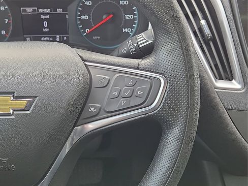 Used 2025 Chevrolet Malibu LS FWD image 19