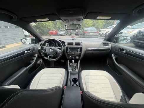 Used 2015 Volkswagen Jetta Sport FWD image 31