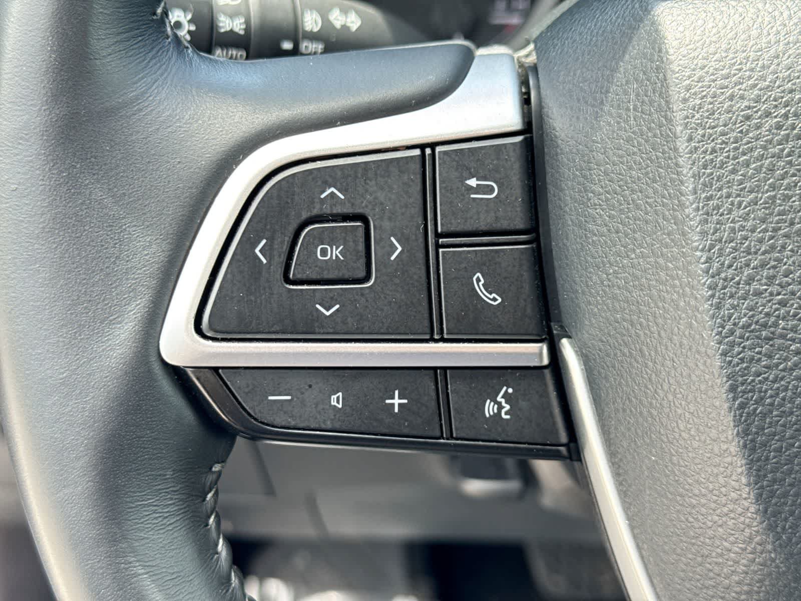 Used 2025 Toyota Highlander XLE FWD image 30
