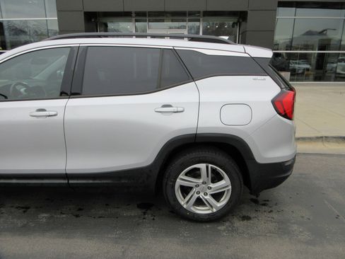 Used 2018 GMC Terrain SLE w/ Driver Convenience Package image 4