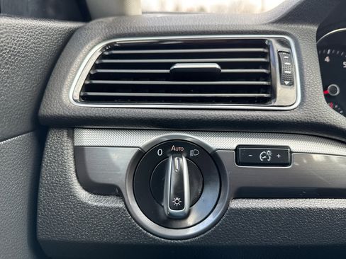 Used 2018 Volkswagen Passat 2.0T S image 13