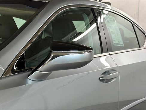 Certified 2023 Lexus ES 250 w/ Premium Package image 5