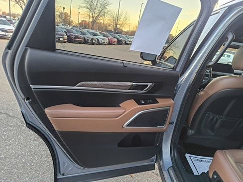 Used 2022 Kia Telluride SX w/ SX Prestige Package image 13