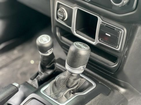 Used 2018 Jeep Wrangler Unlimited Sport AWD/4WD image 13