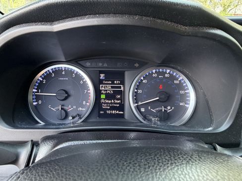 Used 2017 Toyota Highlander Plus FWD image 22