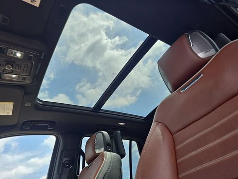 Used 2023 GMC Yukon Denali Ultimate AWD/4WD image 31