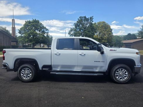 Used 2023 Chevrolet Silverado 3500 LT w/ Remote Start Package AWD/4WD image 7