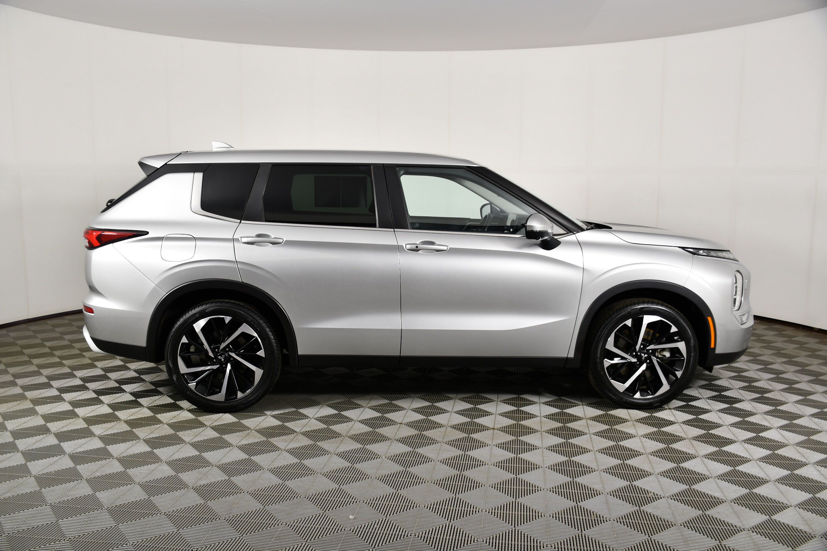 Used 2022 Mitsubishi Outlander SE AWD/4WD image 5