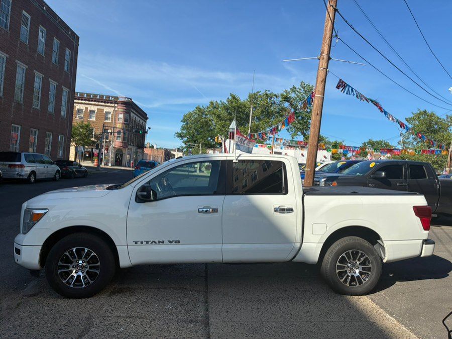Used 2020 Nissan Titan SV w/ SV Convenience Package AWD/4WD image 4