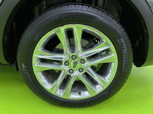 Used 2016 Ford Explorer XLT w/ Equipment Group 202A FWD image 23