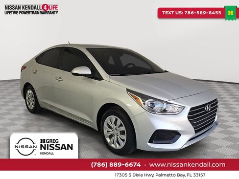 Used 2022 Hyundai Accent SE FWD image 1