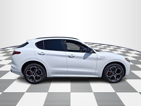 Used 2022 Alfa Romeo Stelvio Veloce AWD/4WD image 7