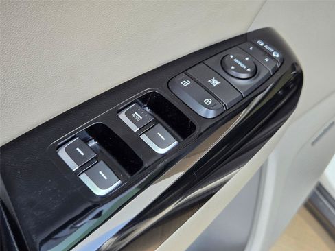 Used 2020 Kia Sportage EX w/ EX Technology Package FWD image 25