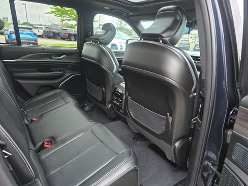 Used 2023 Jeep Grand Cherokee Overland w/ Luxury Tech Group IV AWD/4WD image 14