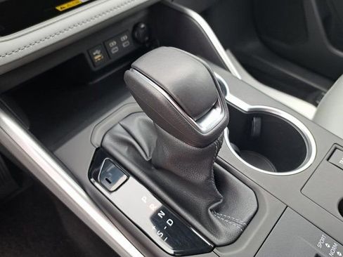 Used 2023 Toyota Highlander XLE AWD/4WD image 20