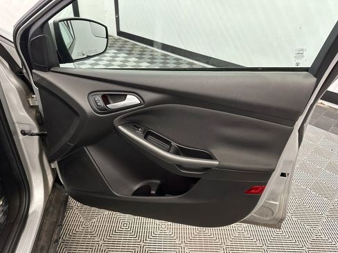 Used 2016 Ford Focus SE w/ Equipment Group 201A FWD image 15
