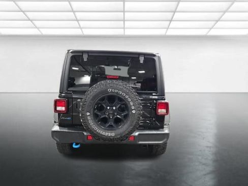 Used 2023 Jeep Wrangler Unlimited w/ Cold Weather Group AWD/4WD image 6