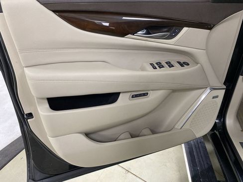 Used 2017 Cadillac Escalade Premium Luxury AWD/4WD image 22