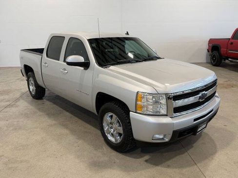 Used 2010 Chevrolet Silverado 1500 LTZ w/ Convenience Package AWD/4WD image 6