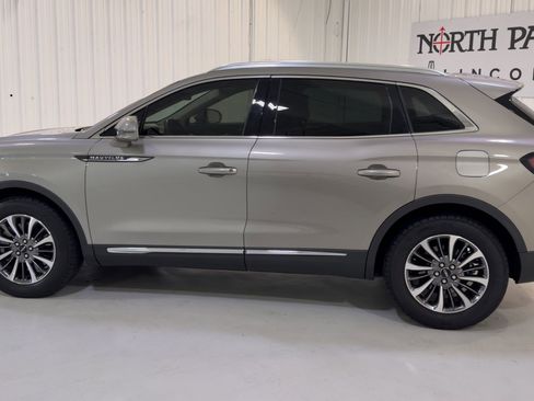 Used 2023 Lincoln Nautilus FWD w/ Premium Package image 7