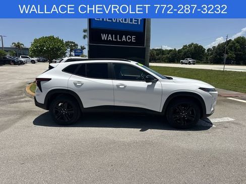 Used 2025 Chevrolet Trax ACTIV w/ Sunroof Package FWD image 6